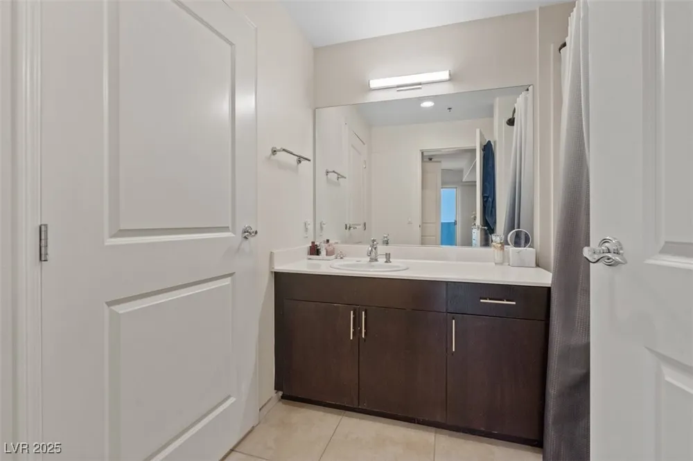 8255 Las Vegas Boulevard #1905 Las Vegas, NV 89123