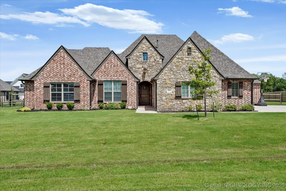 10611 159th EastAvenue