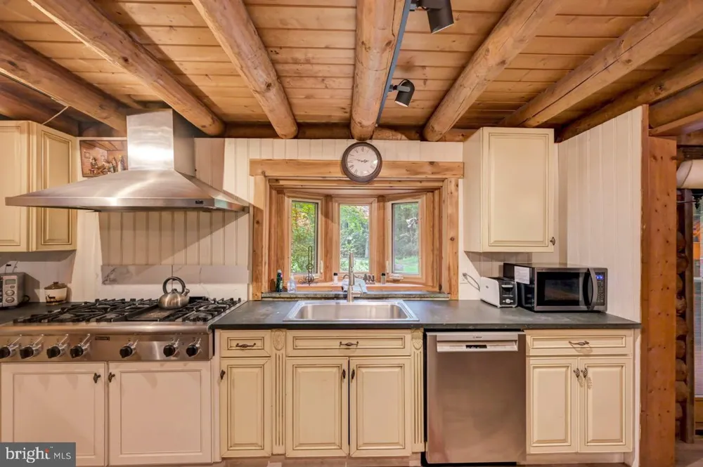 217 LOWER VALLEY DRIVE Kunkletown, PA 18058