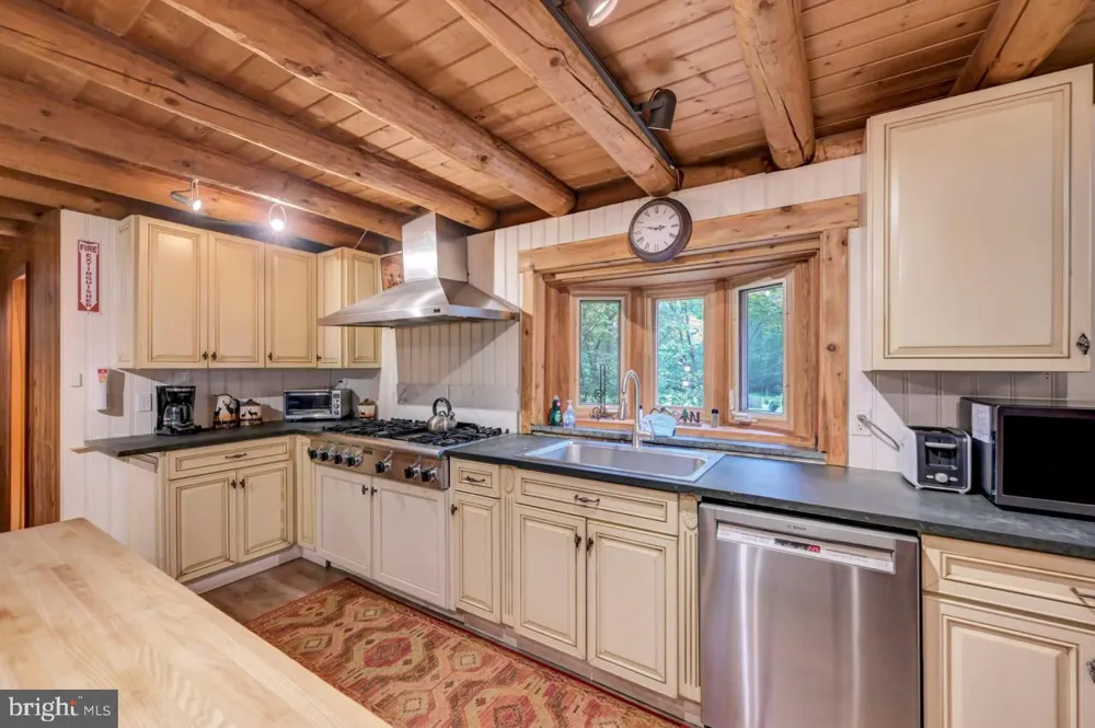 217 LOWER VALLEY DRIVE Kunkletown, PA 18058