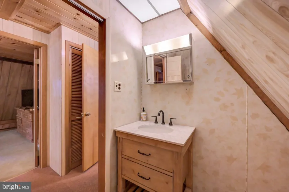 217 LOWER VALLEY DRIVE Kunkletown, PA 18058