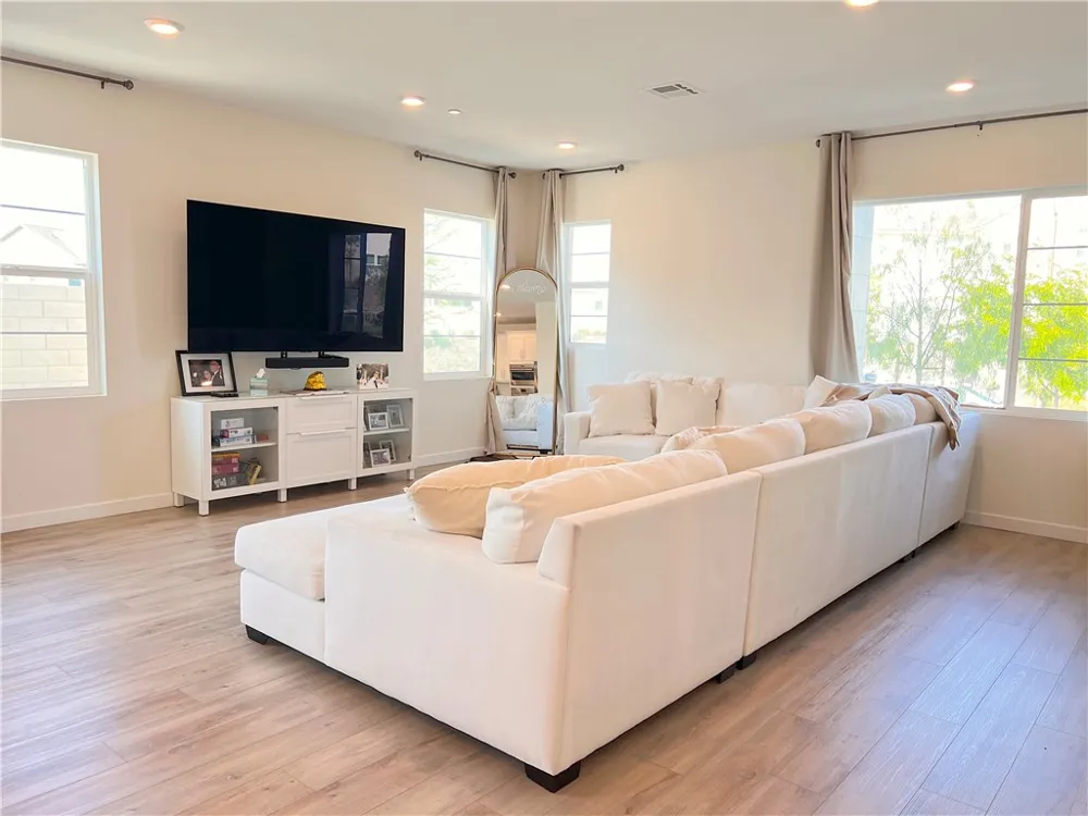 27620 Symphony Place Valencia, CA 91381