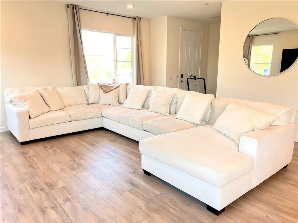 27620 Symphony Place Valencia, CA 91381