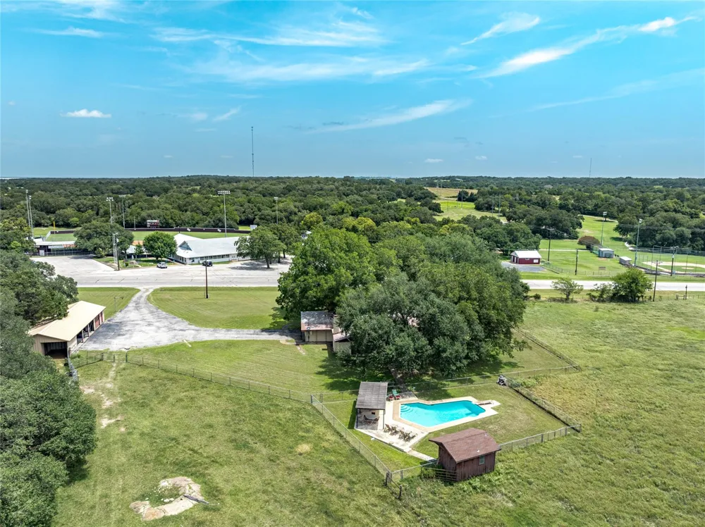 1226 E Us Highway 90 Flatonia, TX 78941