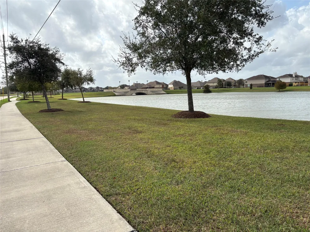 331 W Bend Drive League City, TX 77573