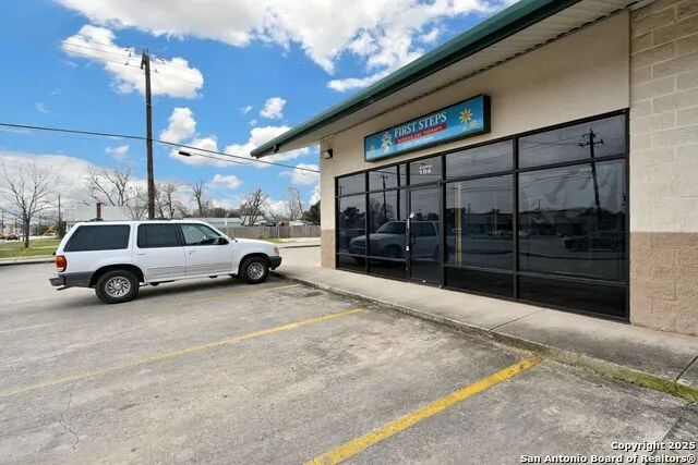105 S Seguin #104 Converse, TX 78109