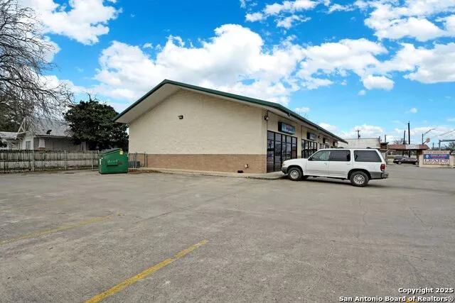 105 S Seguin #104 Converse, TX 78109