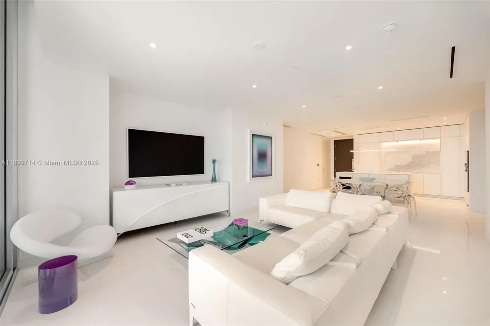300 Biscayne Blvd Way #5205W Miami, FL 33131