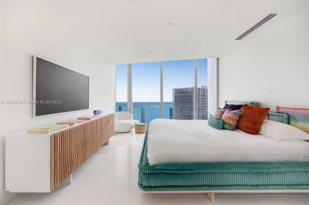 300 Biscayne Blvd Way #5205W Miami, FL 33131