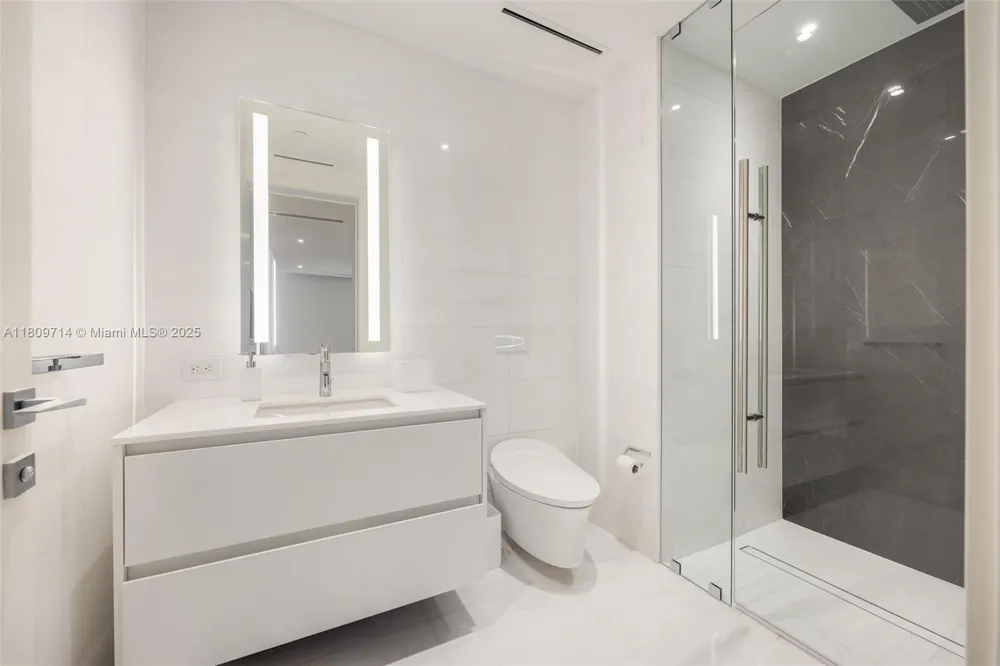 300 Biscayne Blvd Way #5205W Miami, FL 33131
