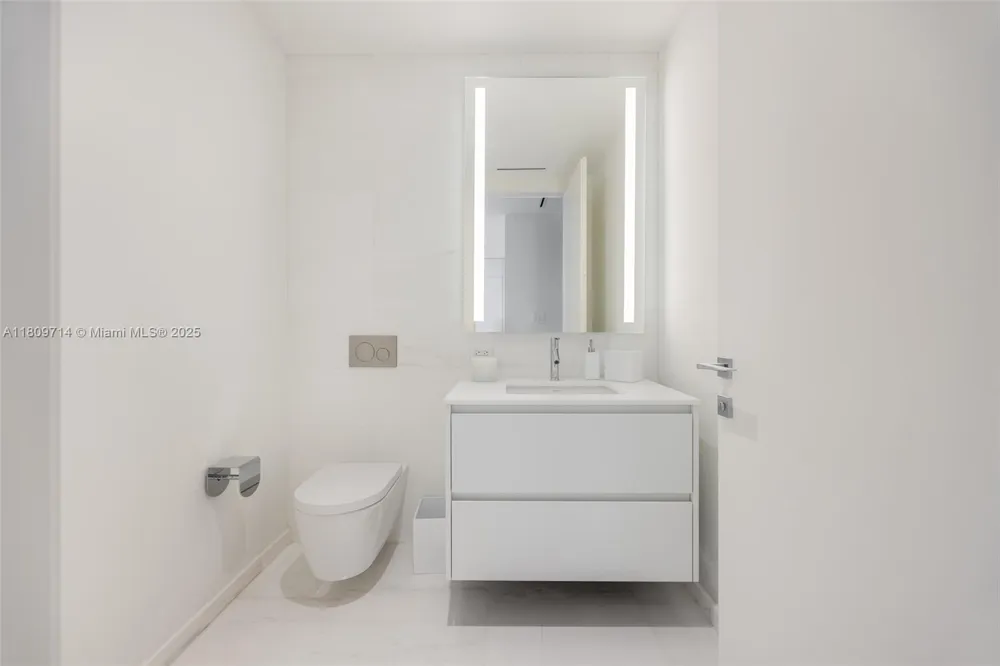 300 Biscayne Blvd Way #5205W Miami, FL 33131