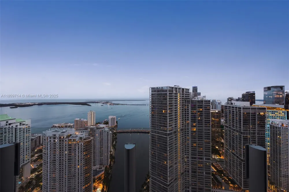 300 Biscayne Blvd Way #5205W Miami, FL 33131