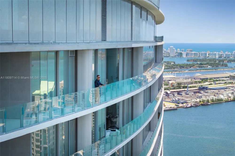 300 Biscayne Blvd Way #5205W Miami, FL 33131
