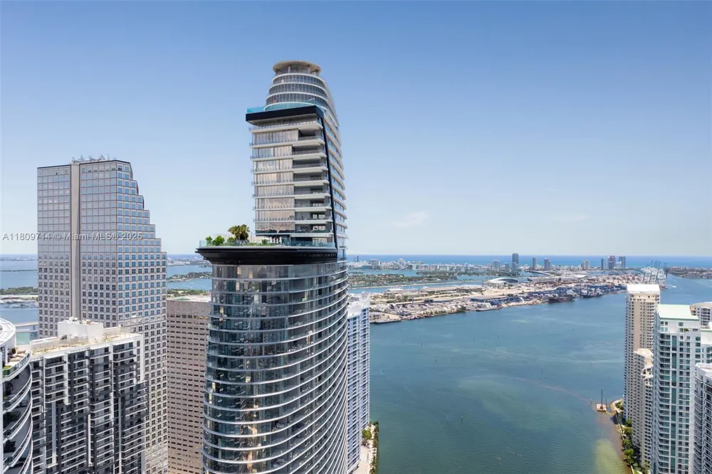 300 Biscayne Blvd Way #5205W Miami, FL 33131