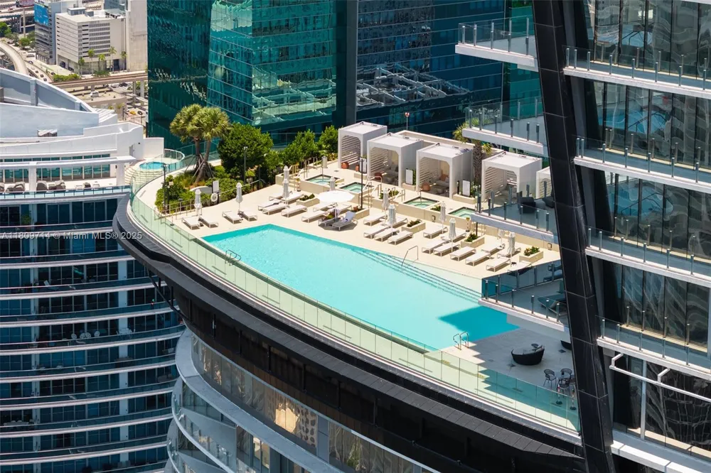 300 Biscayne Blvd Way #5205W Miami, FL 33131