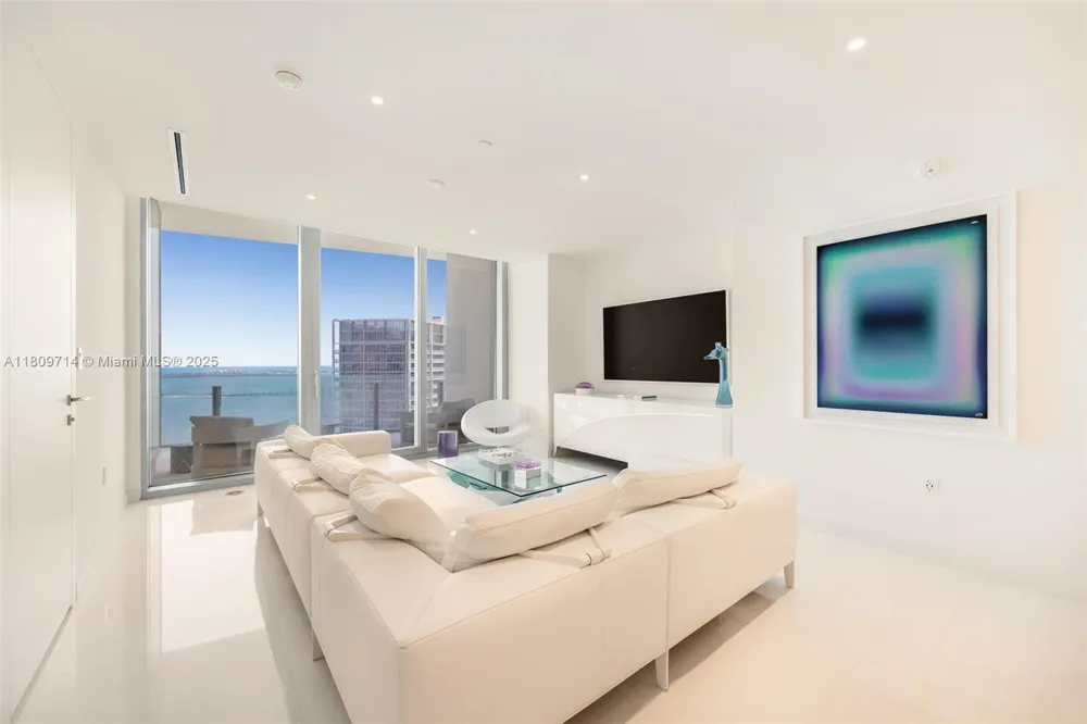 300 Biscayne Blvd Way #5205W Miami, FL 33131
