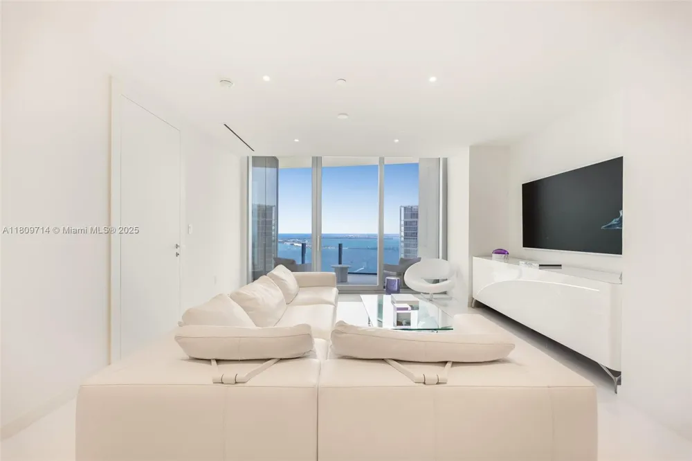 300 Biscayne Blvd Way #5205W Miami, FL 33131