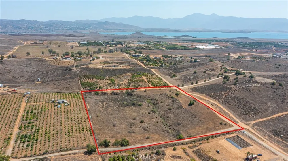 Vista Del Lago Dr. Riverside, CA 92503