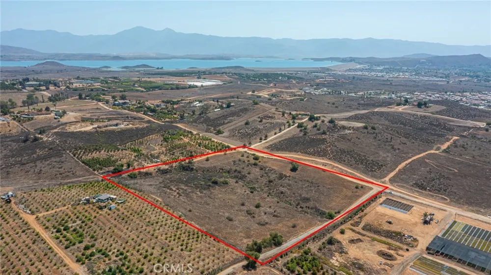Vista Del Lago Dr. Riverside, CA 92503