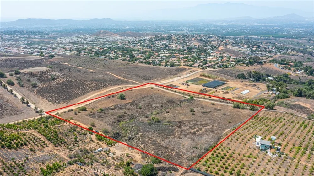 Vista Del Lago Dr. Riverside, CA 92503
