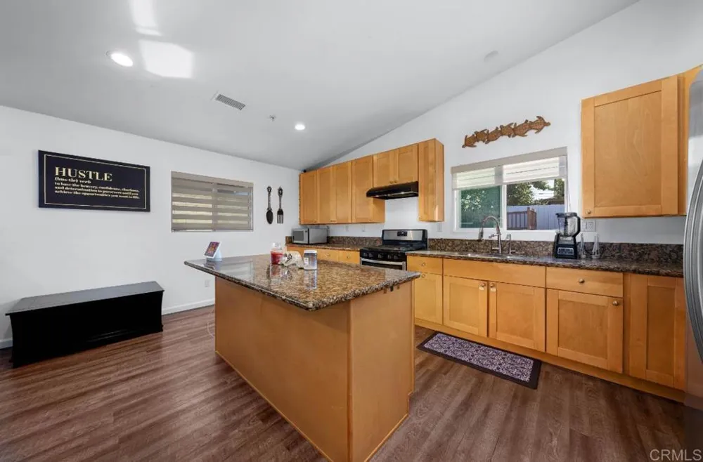 2624 E E 3rd st National City, CA 91950