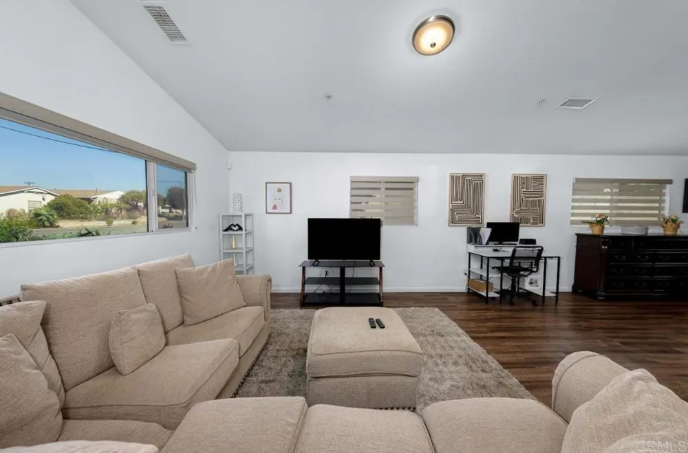 2624 E E 3rd st National City, CA 91950