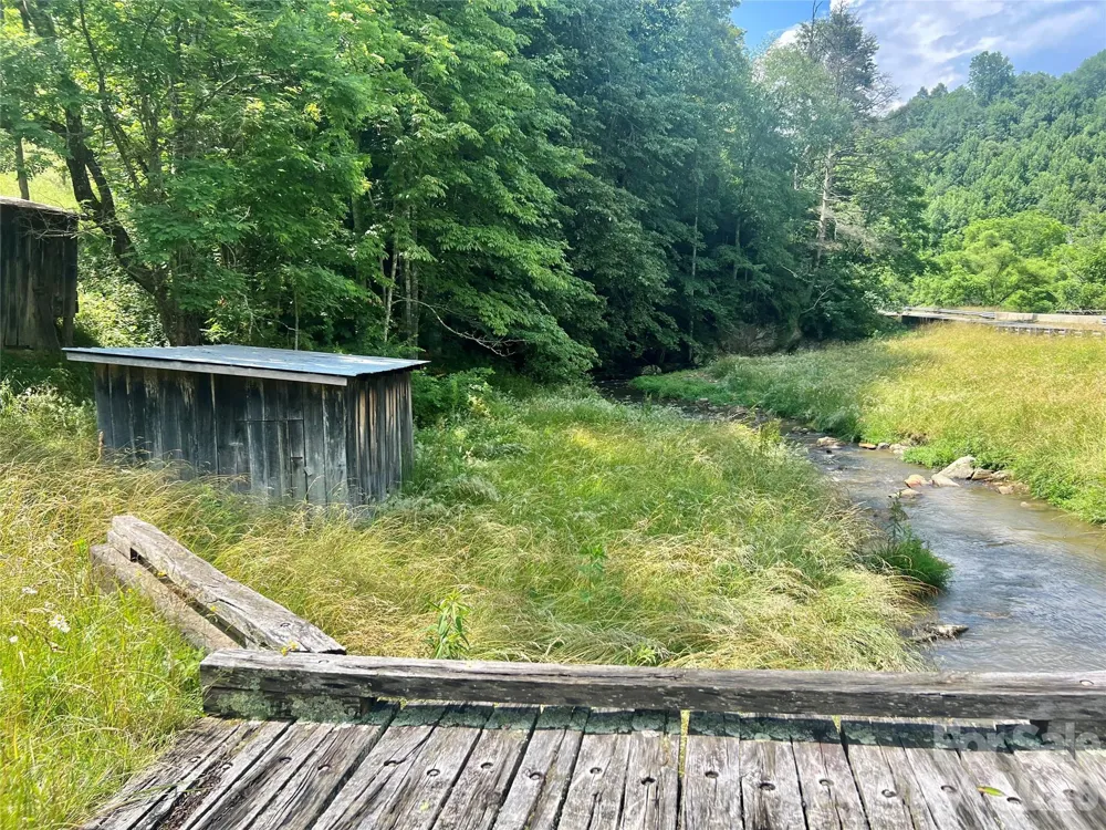 18103 NC Hwy 194 Highway Lansing, NC 28643