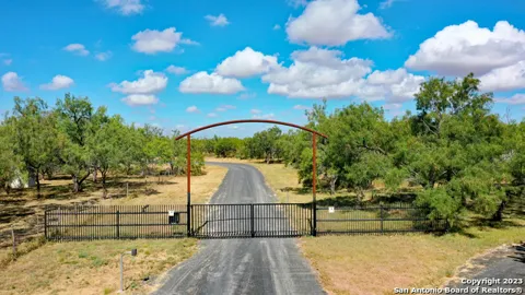 1066 RANCH RD HIGHWAY 187