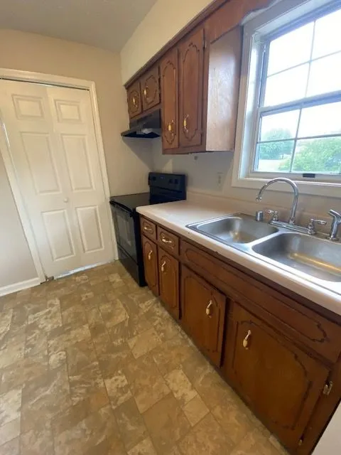 200 Hugh Hunter Rd Oak Grove, KY 42262