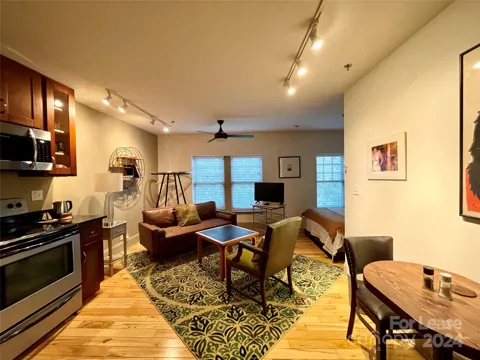 5 W Walnut Street #302