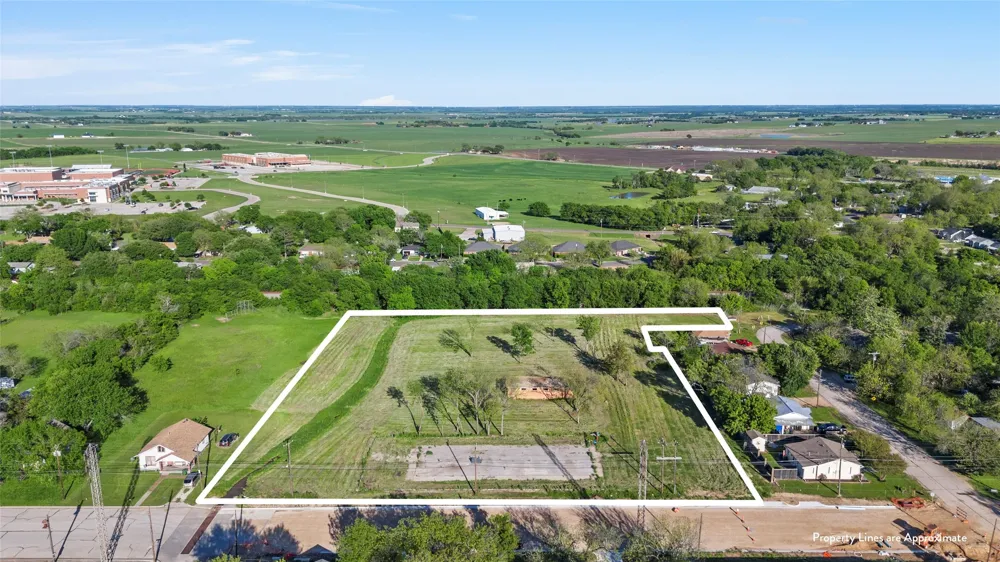 702 Reagan Street West, TX 76691