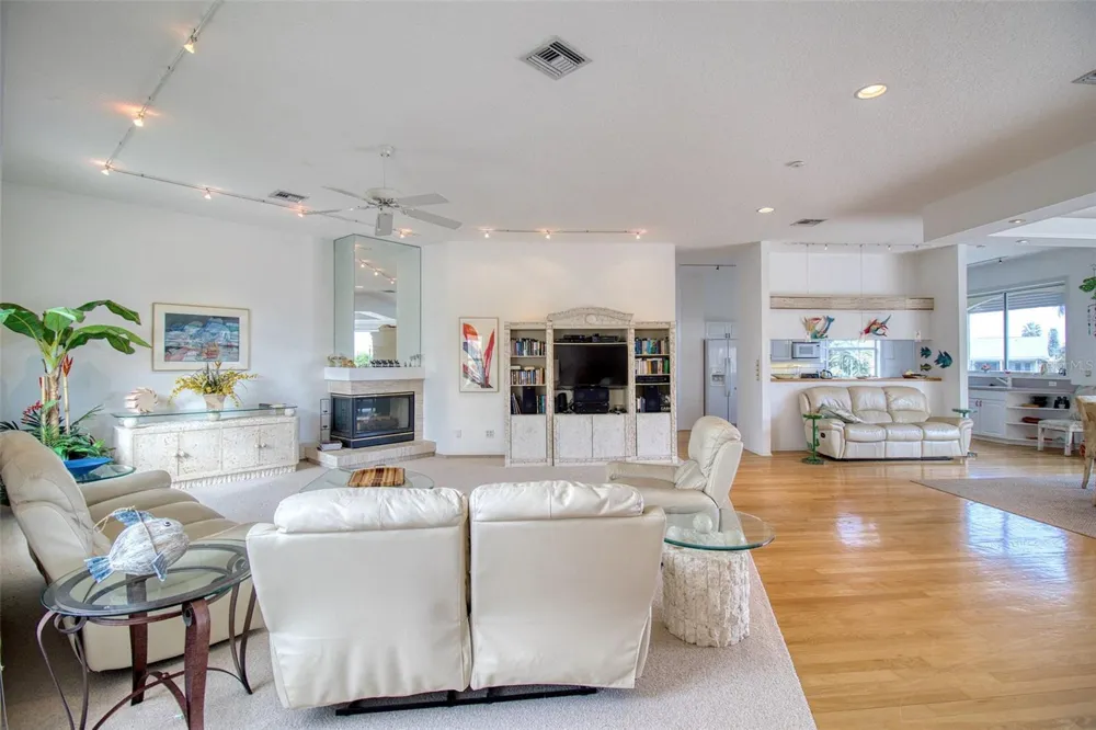 131 SANDS POINT DRIVE Tierra Verde, FL 33715
