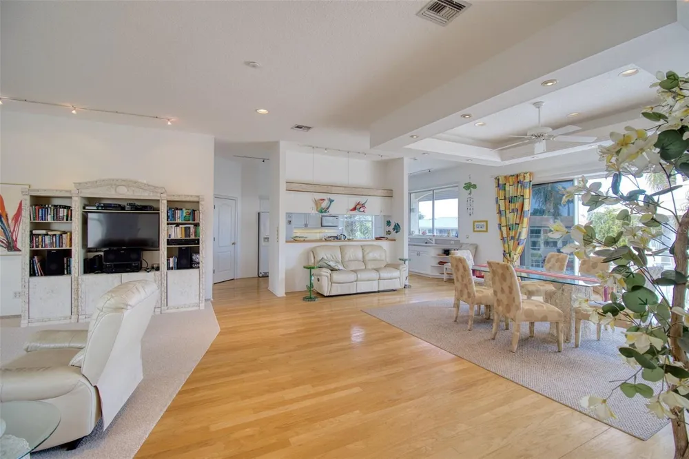 131 SANDS POINT DRIVE Tierra Verde, FL 33715
