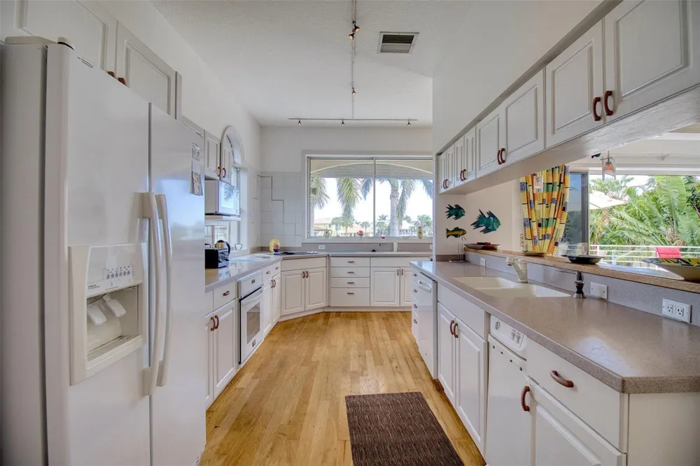 131 SANDS POINT DRIVE Tierra Verde, FL 33715