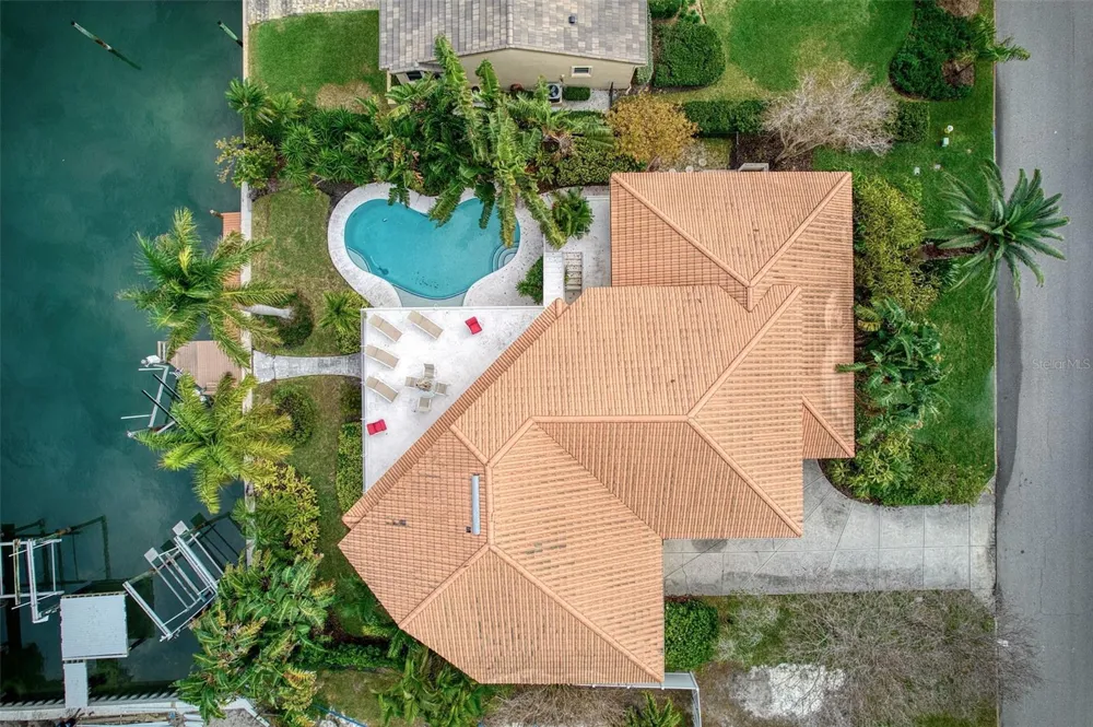 131 SANDS POINT DRIVE Tierra Verde, FL 33715