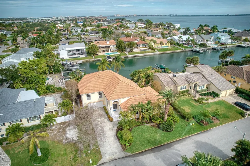 131 SANDS POINT DRIVE Tierra Verde, FL 33715