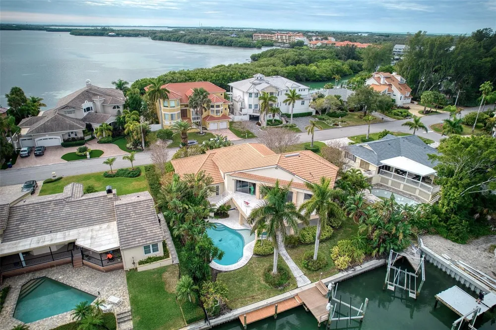 131 SANDS POINT DRIVE Tierra Verde, FL 33715