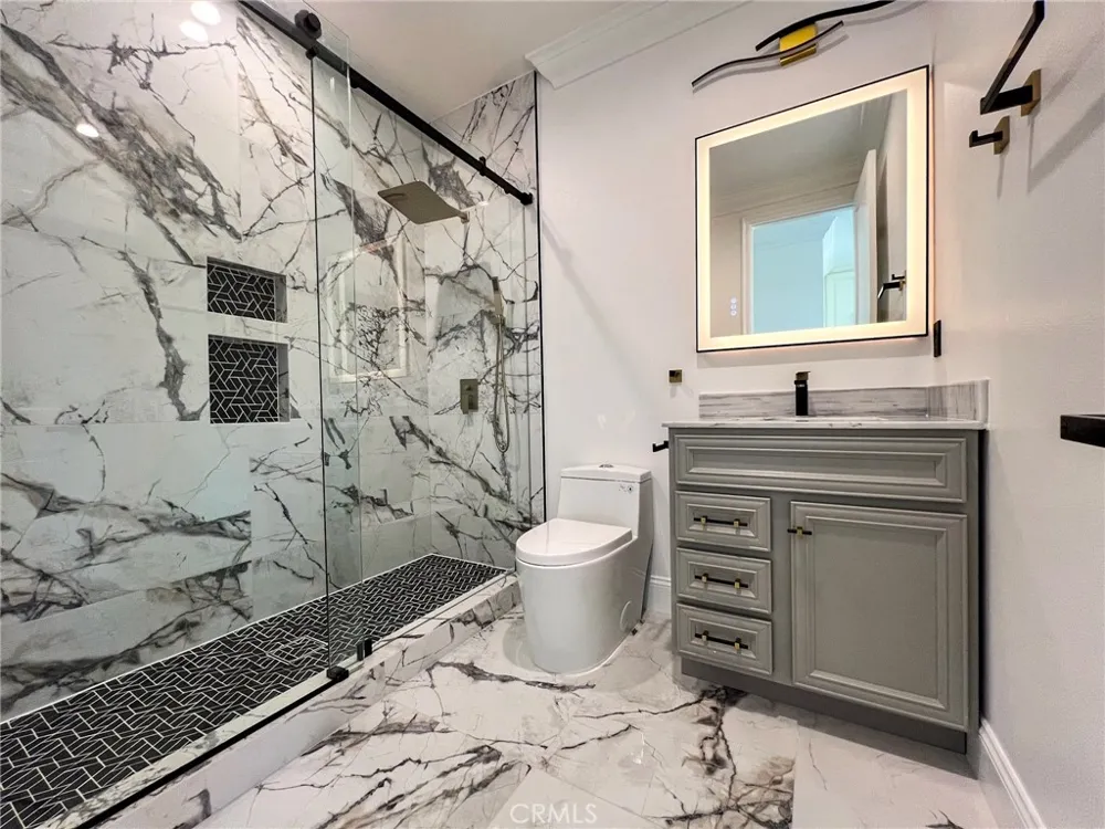 21861 Vacation Ln Lane Huntington Beach, CA 92646