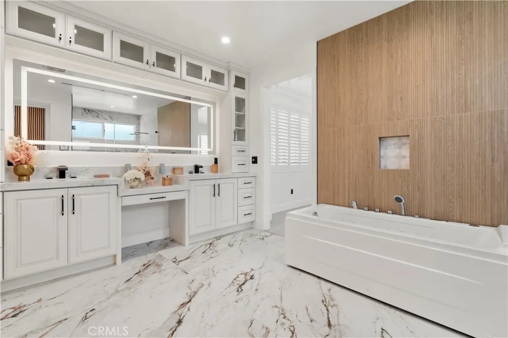 21861 Vacation Ln Lane Huntington Beach, CA 92646