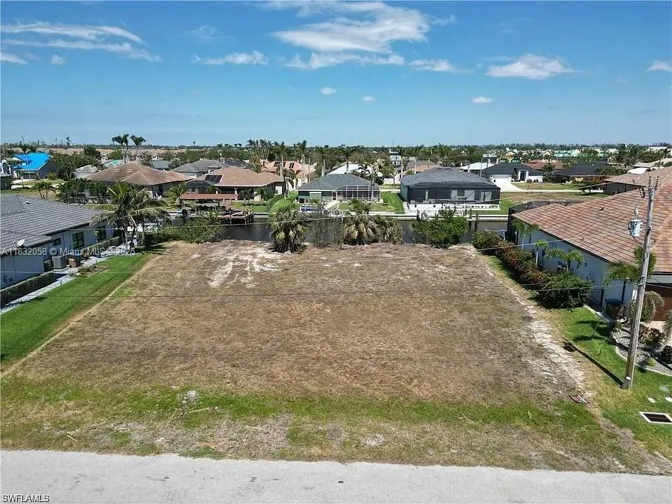 2527 SW 25TH TER Cape Coral, FL 33914
