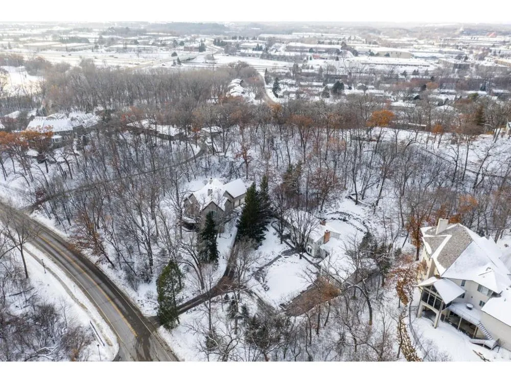 7106 Valley View Road Edina, MN 55439