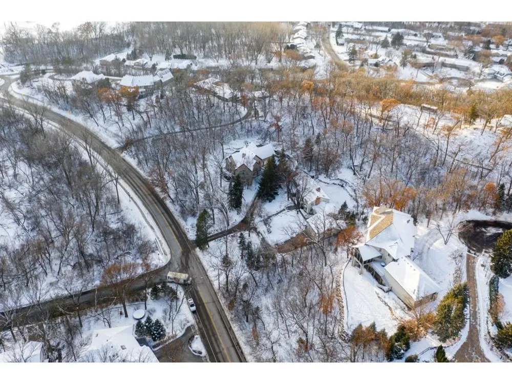 7106 Valley View Road Edina, MN 55439