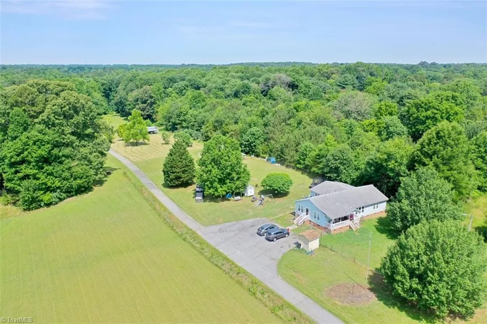 5731 Julian Airport Road Liberty, NC 27298