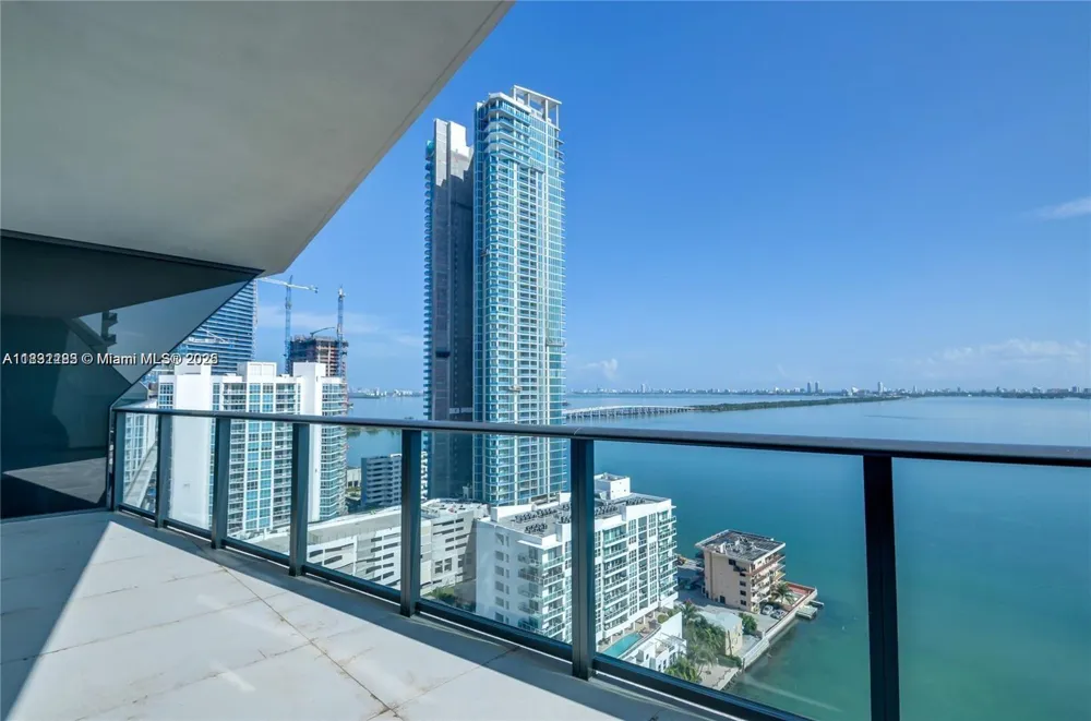 460 NE 28th St #2106 Miami, FL 33137
