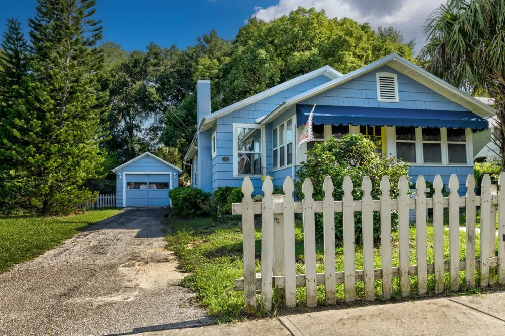 401 E 9TH AVENUE Mount Dora, FL 32757
