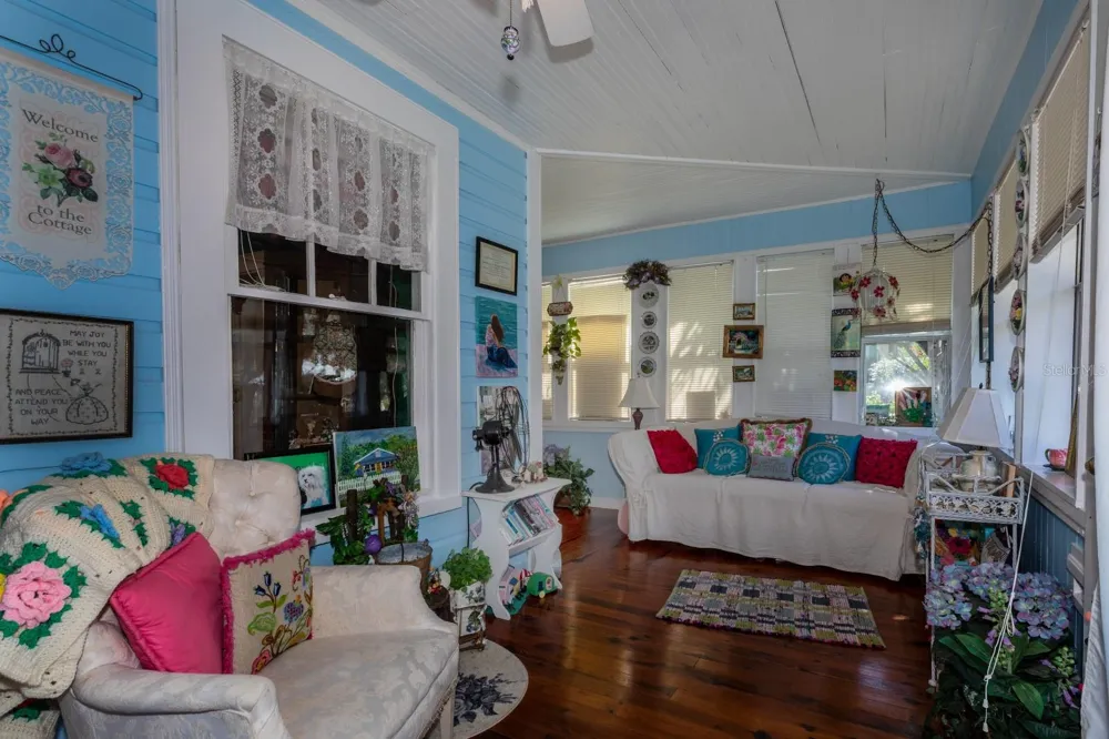 401 E 9TH AVENUE Mount Dora, FL 32757