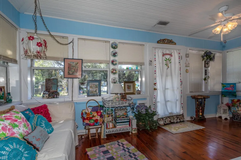 401 E 9TH AVENUE Mount Dora, FL 32757