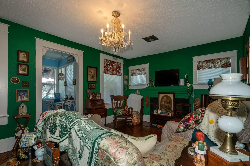 401 E 9TH AVENUE Mount Dora, FL 32757