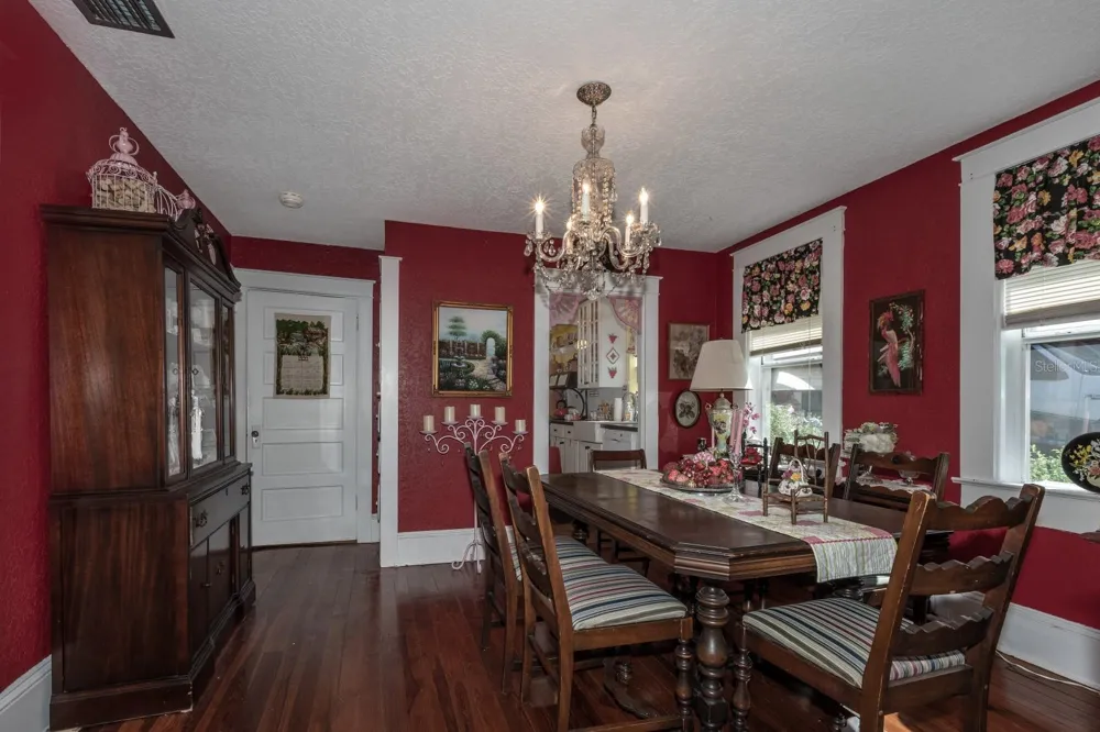 401 E 9TH AVENUE Mount Dora, FL 32757