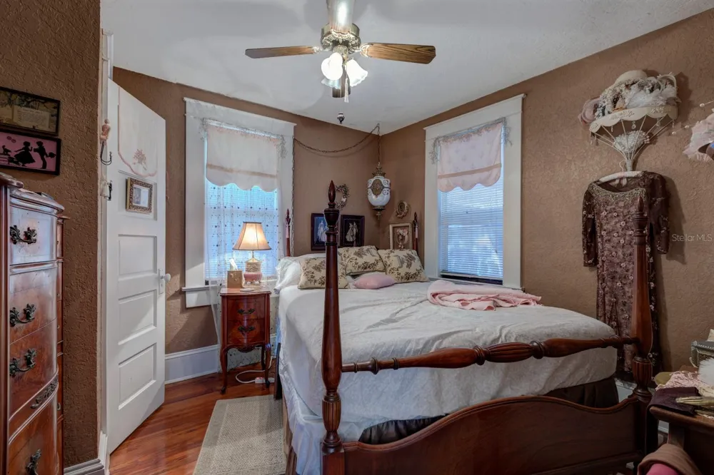 401 E 9TH AVENUE Mount Dora, FL 32757
